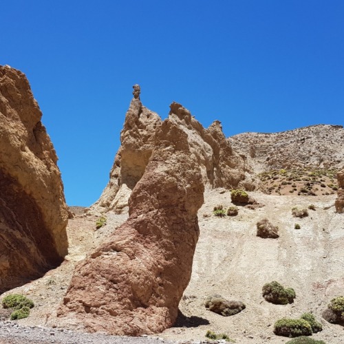 8-Day Hiking Adventure to Ait Bougmez via Roses Valley: Discover the Hidden Gems of Morocco